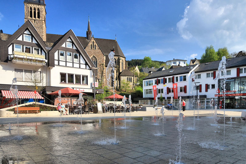 UWG zeigt Präsenz vor Ort in Altenhundem Marktplatz UWG Lennestadt