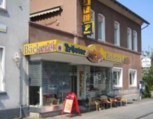 UWG zeigt Präsenz vor Ort in Saalhausen - Back & Caféhaus Tröster (Winterberger Straße 27)